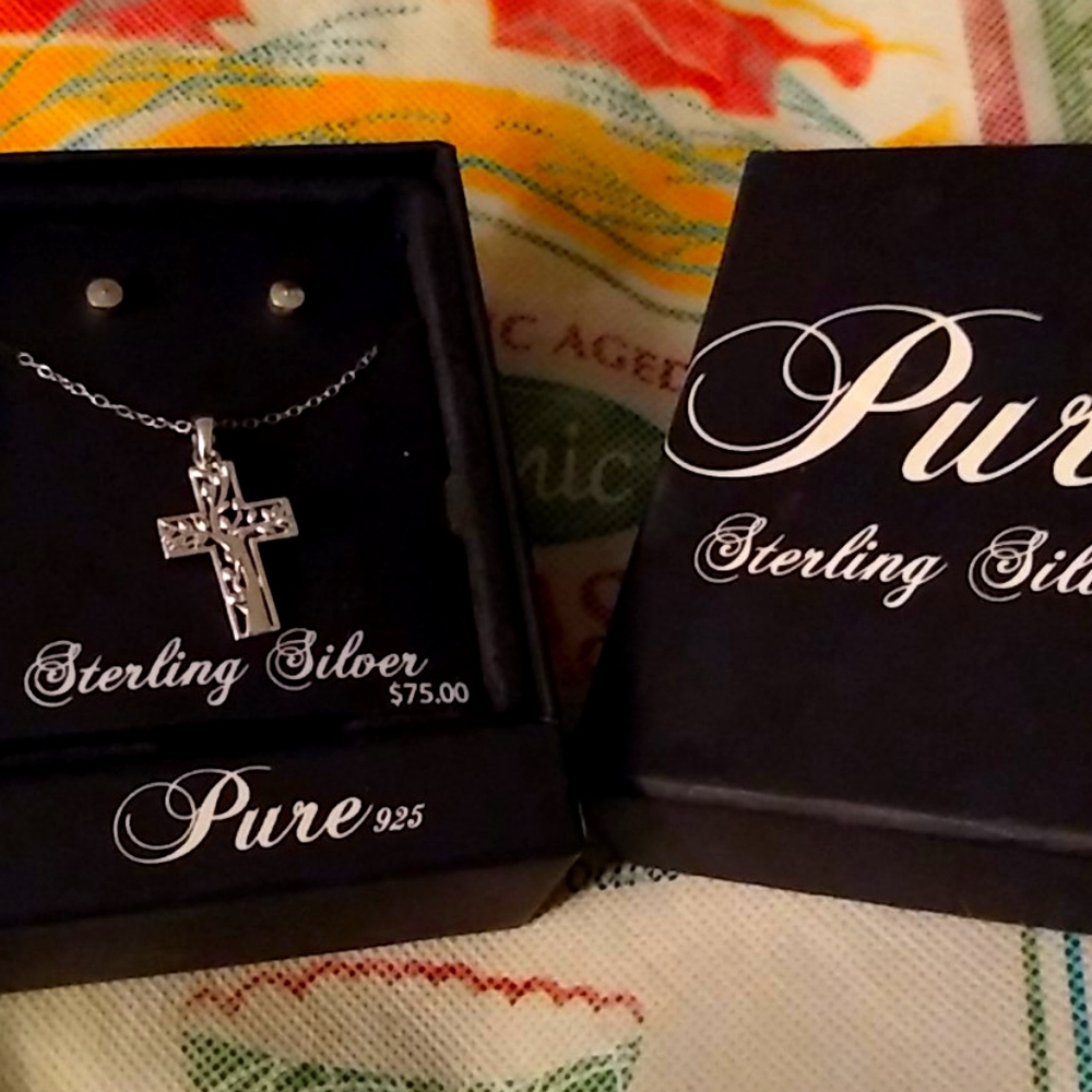 Beautiful cross necklace!